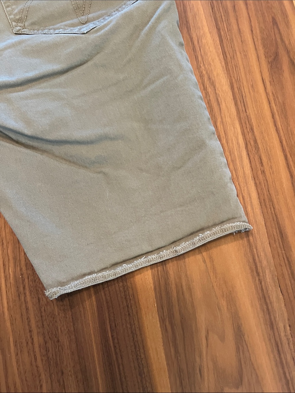 Men's Casual MATIX Khaki Shorts, size 32. - Picture 4 of 6